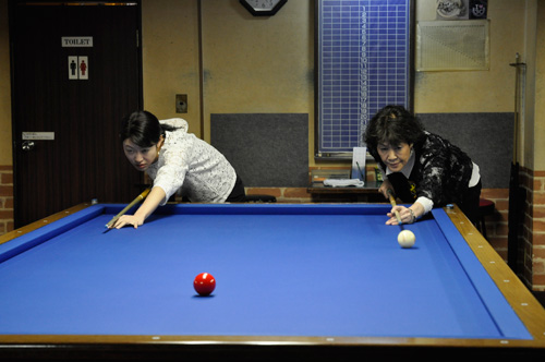 http://www.billiards-cues.jp/news/2012/tour/eme_hidahida.jpg